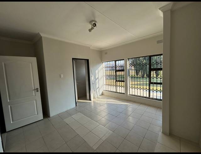1 BEDROOM FLAT TO LET IN BEDWORTH PARK